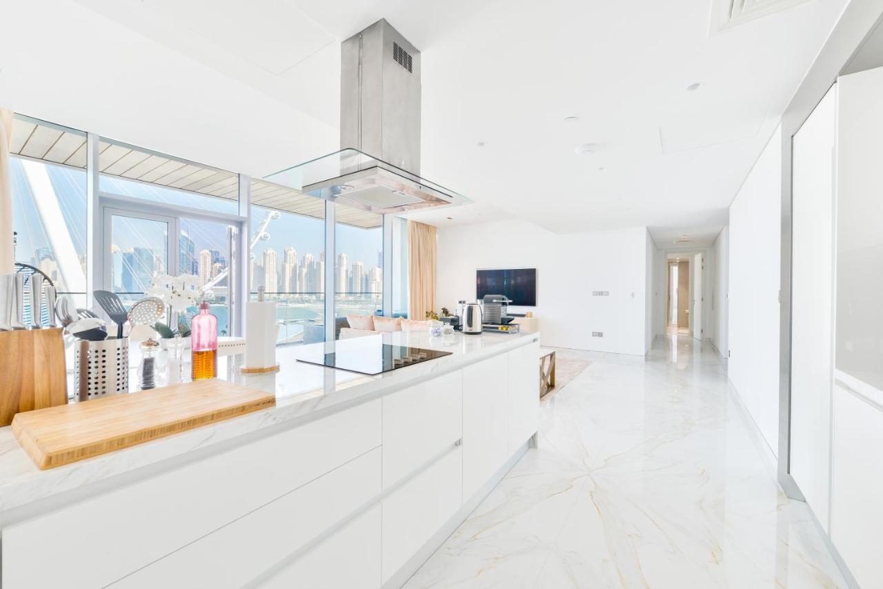 Luxury 2 Bedroom Beachfront Apt W Stunning Sea View Dubaï Extérieur photo