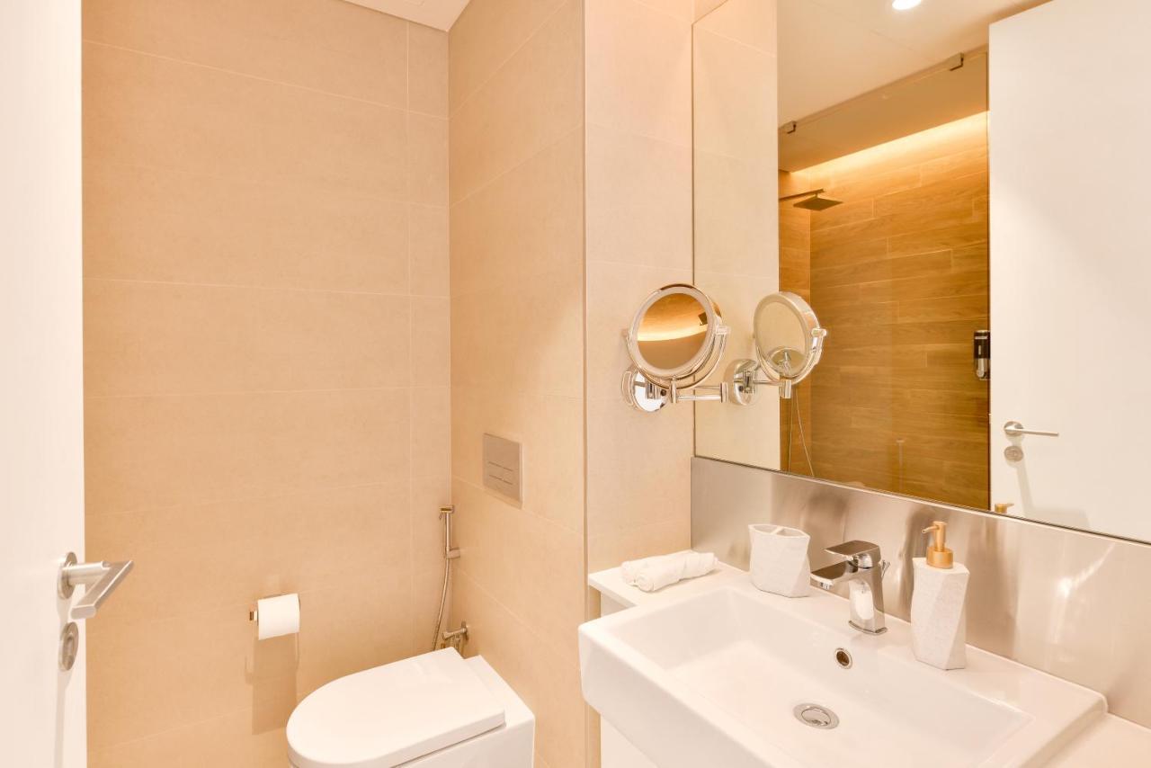 Luxury 2 Bedroom Beachfront Apt W Stunning Sea View Dubaï Extérieur photo