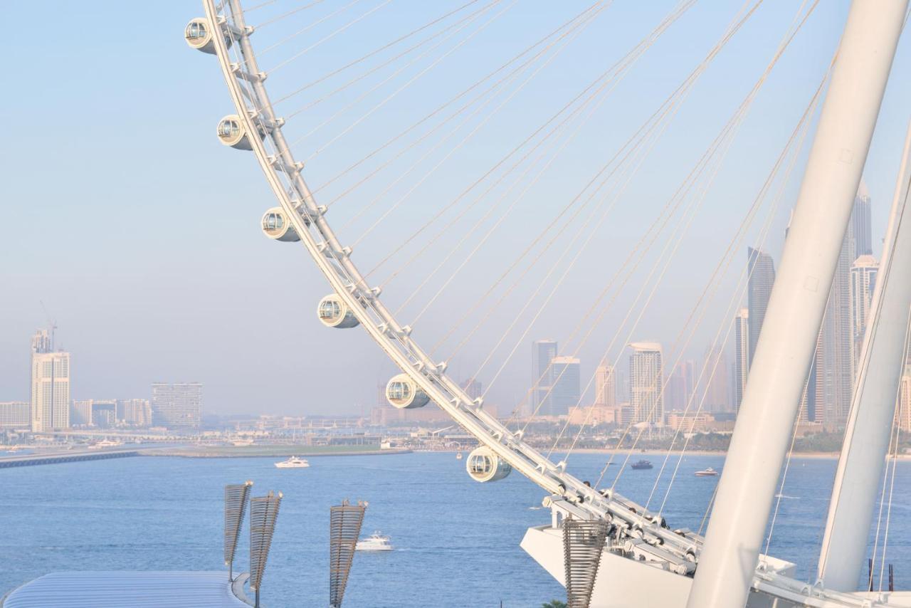 Luxury 2 Bedroom Beachfront Apt W Stunning Sea View Dubaï Extérieur photo