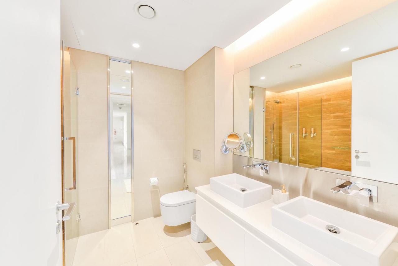 Luxury 2 Bedroom Beachfront Apt W Stunning Sea View Dubaï Extérieur photo
