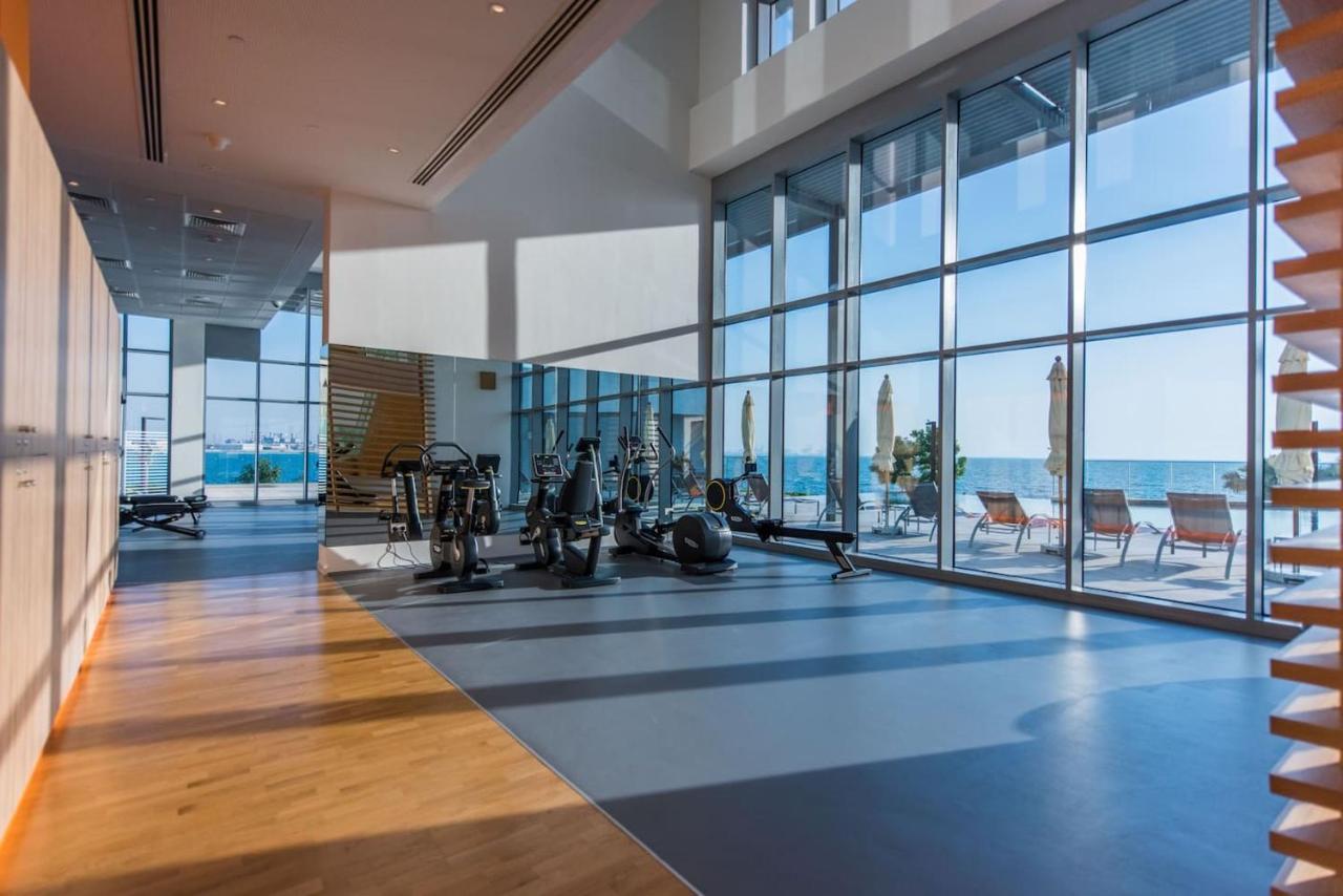 Luxury 2 Bedroom Beachfront Apt W Stunning Sea View Dubaï Extérieur photo