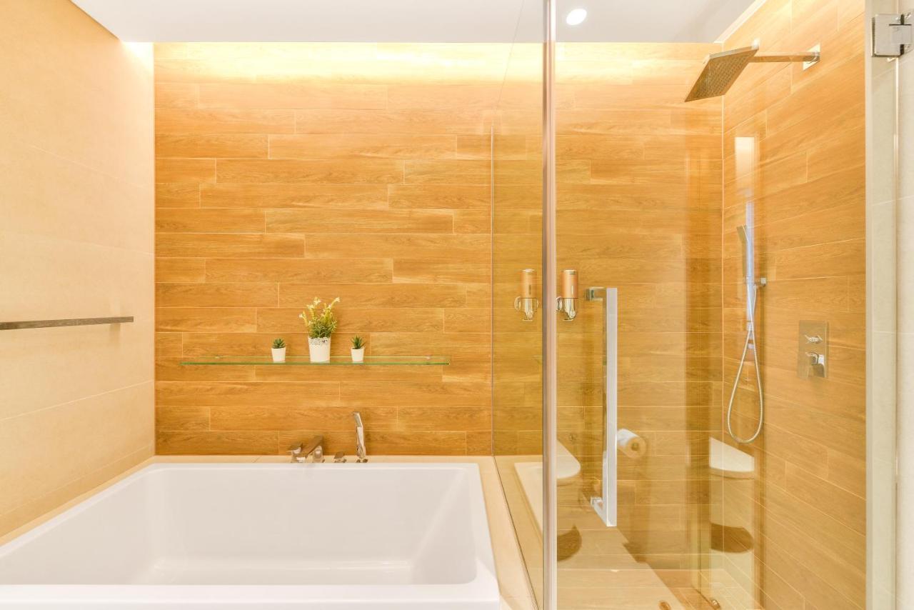 Luxury 2 Bedroom Beachfront Apt W Stunning Sea View Dubaï Extérieur photo